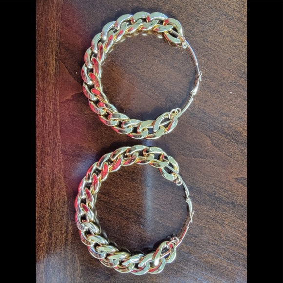 Gold Hoop earring - Picture 6 of 9